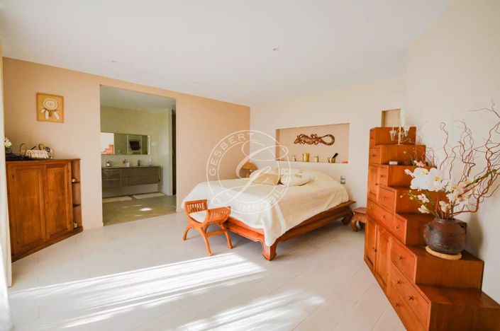 Image No.18-3 Bed House for sale