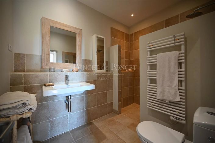 Image No.18-10 Bed House for sale