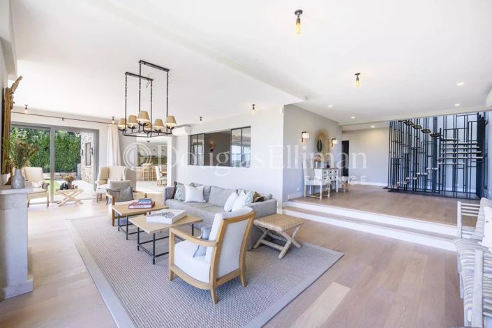 Image No.8-4 Bed House for sale