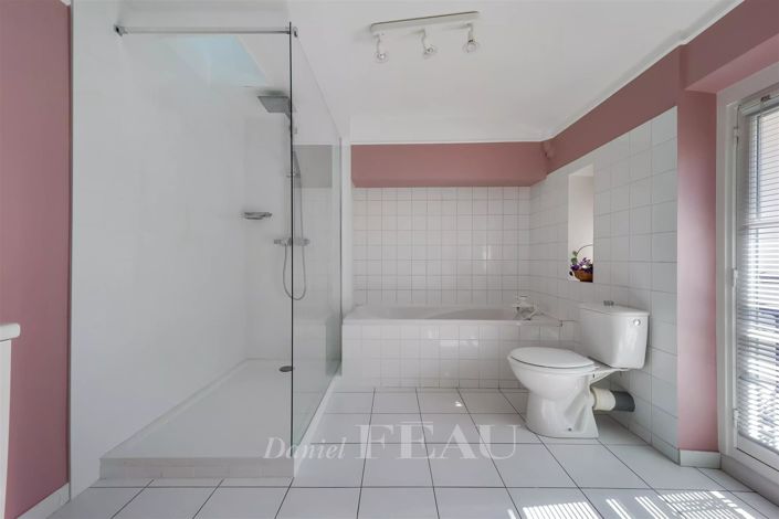 Image No.14-7 Bed House for sale