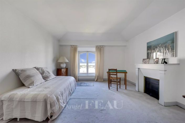 Image No.15-7 Bed House for sale