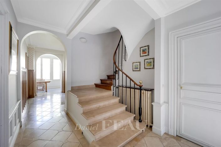 Image No.4-7 Bed House for sale