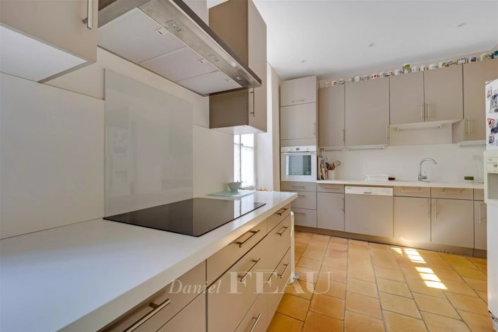 Image No.7-7 Bed House for sale