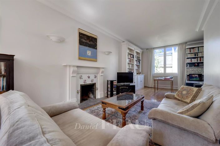 Image No.8-7 Bed House for sale