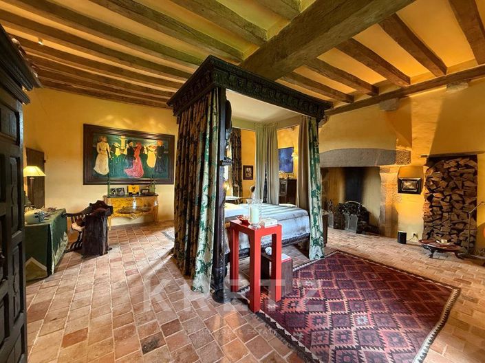 Image No.6-4 Bed Property for sale