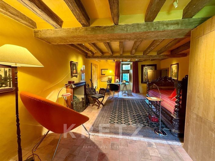 Image No.7-4 Bed Property for sale