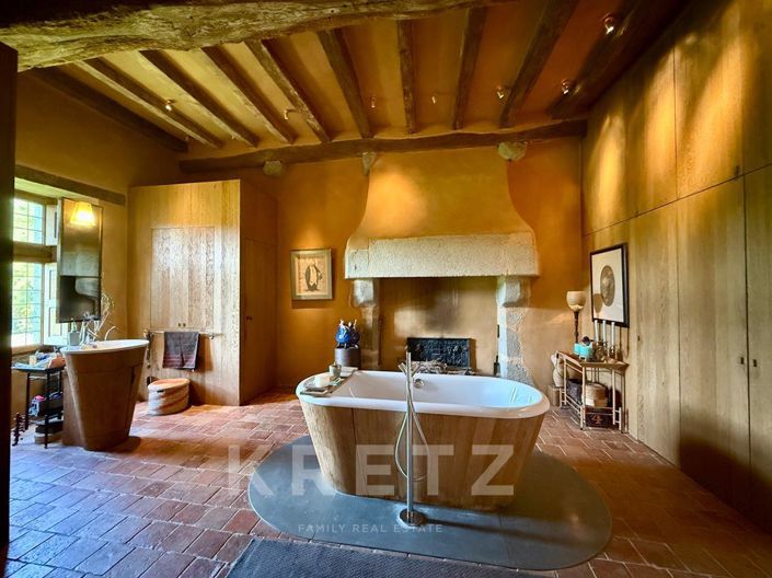 Image No.9-4 Bed Property for sale