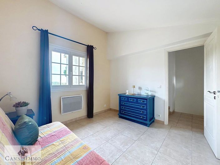 Image No.10-4 Bed House for sale