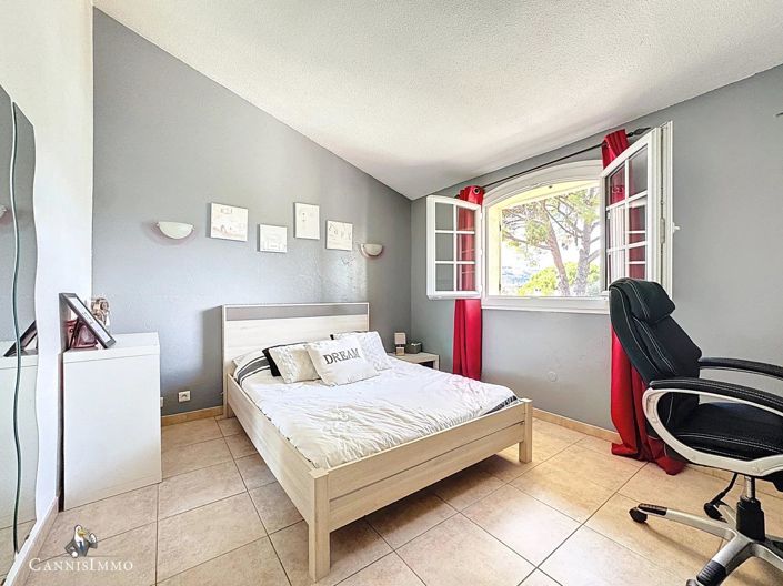 Image No.17-4 Bed House for sale