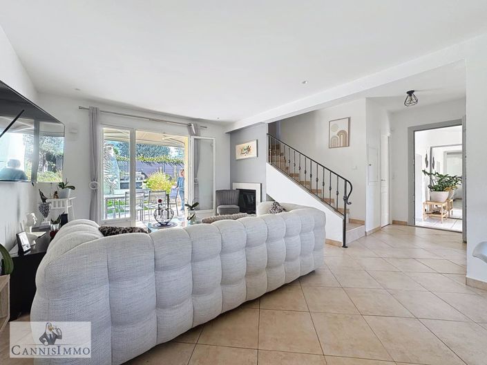 Image No.21-4 Bed House for sale