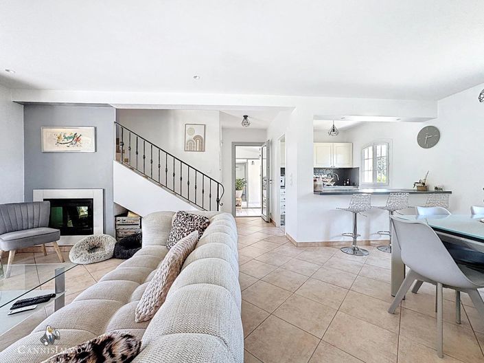 Image No.3-4 Bed House for sale