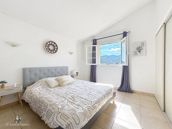 Image No.7-4 Bed House for sale