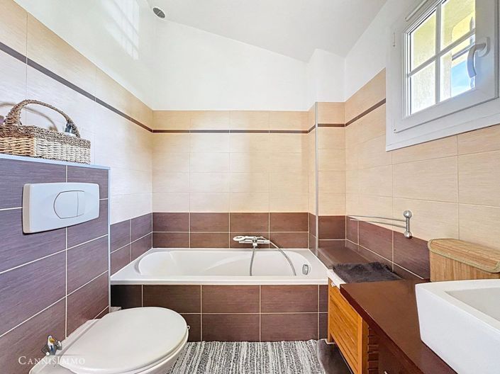 Image No.8-4 Bed House for sale