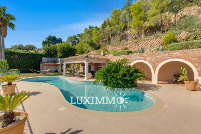 Image No.5-6 Bed House for sale