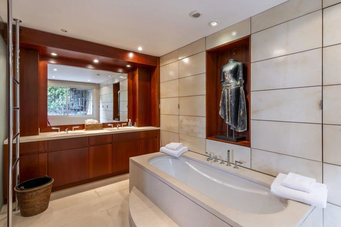 Image No.14-10 Bed House for sale