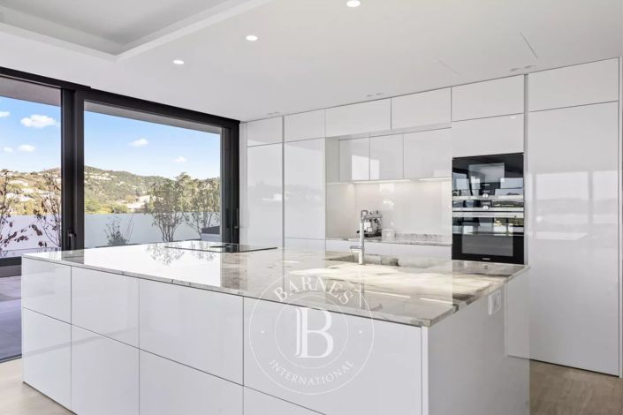 Image No.5-3 Bed House for sale