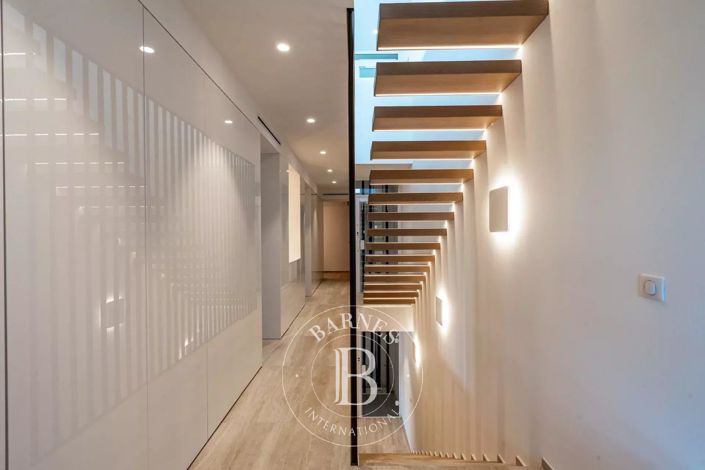 Image No.6-3 Bed House for sale