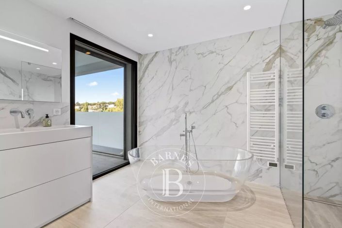 Image No.9-3 Bed House for sale