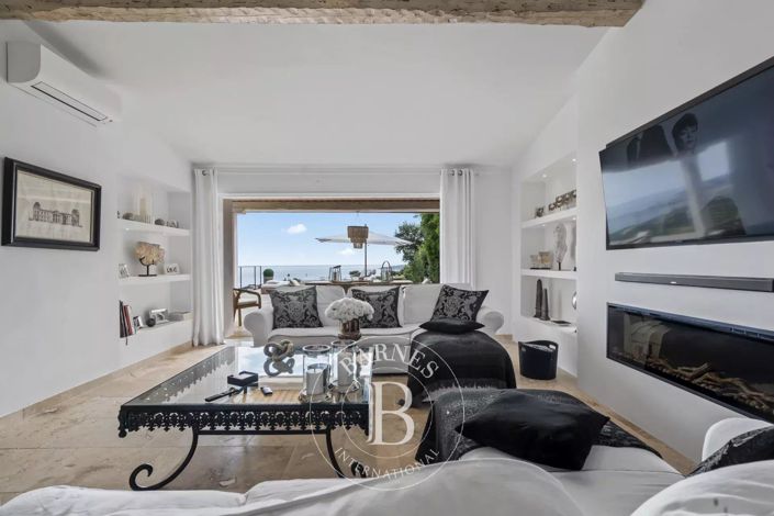 Image No.6-5 Bed House for sale