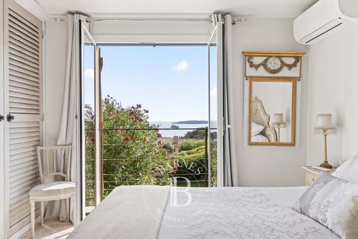 Image No.7-5 Bed House for sale