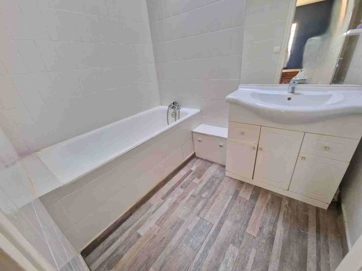 Image No.9-3 Bed House for sale