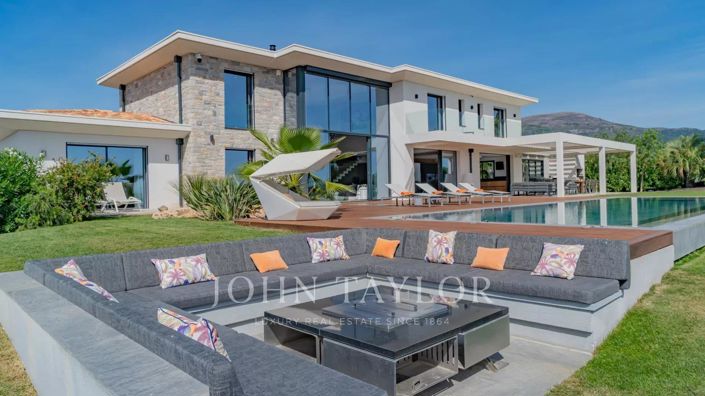 Image No.1-6 Bed House for sale