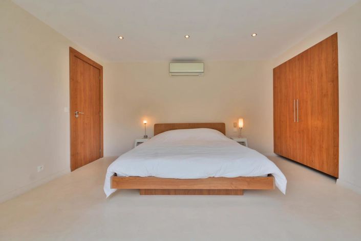 Image No.24-5 Bed House for sale