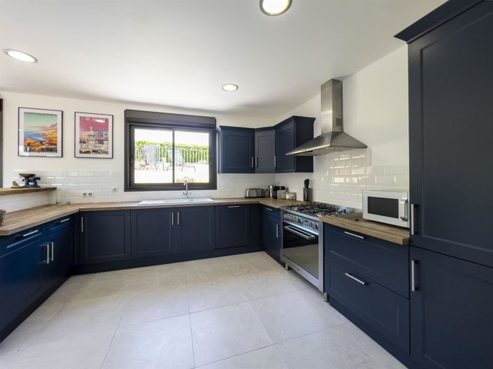 Image No.9-5 Bed House for sale