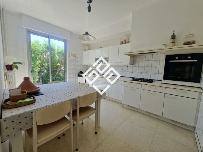 Image No.4-Maison de 6 chambres à vendre à Narbonne