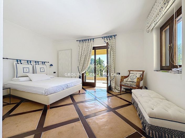 Image No.13-8 Bed Property for sale