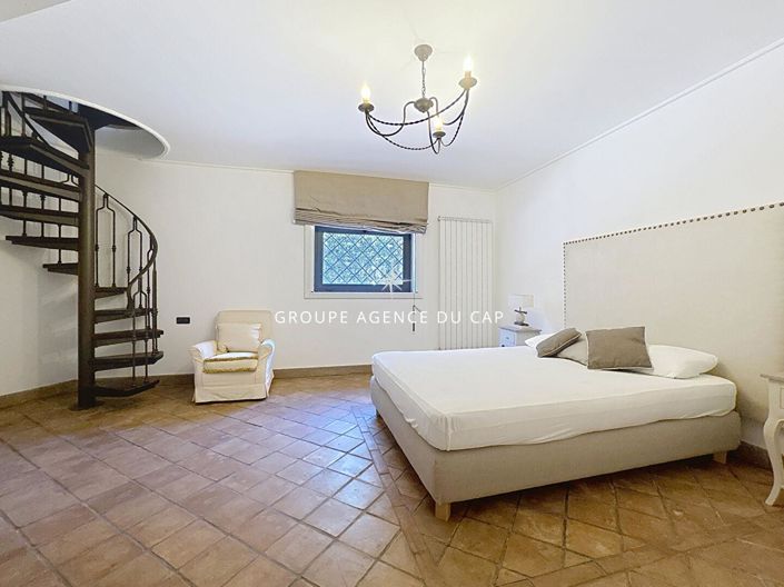 Image No.15-Propriété de 8 chambres à vendre à Saint-Raphael