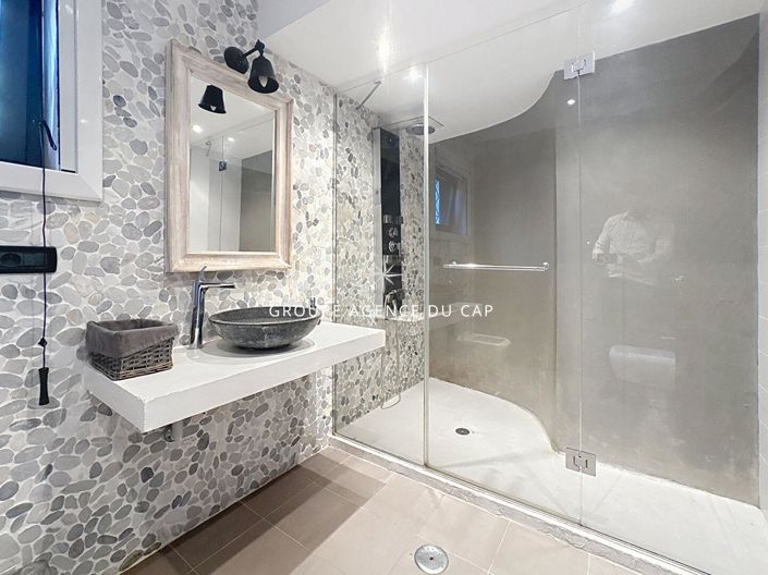 Image No.18-Propriété de 8 chambres à vendre à Saint-Raphael