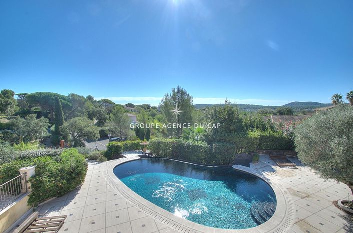 Image No.2-8 Bed Property for sale