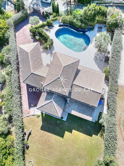 Image No.3-8 Bed Property for sale