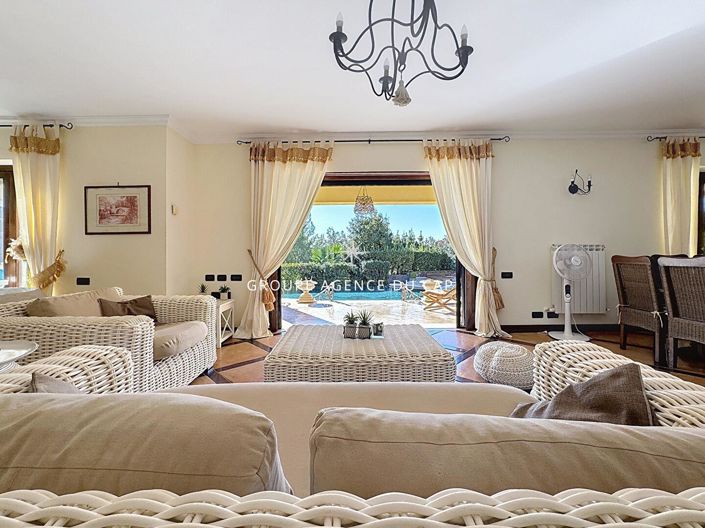 Image No.7-8 Bed Property for sale