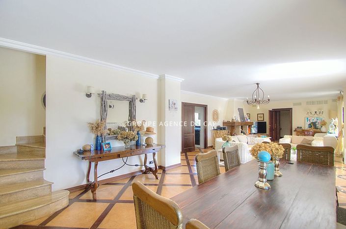 Image No.8-8 Bed Property for sale