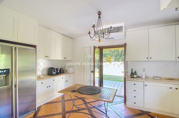 Image No.9-8 Bed Property for sale