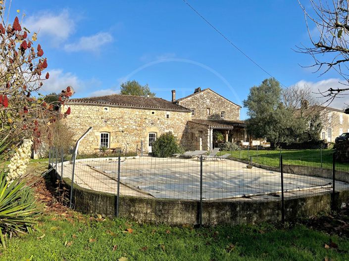 Image No.1-4 Bed House for sale