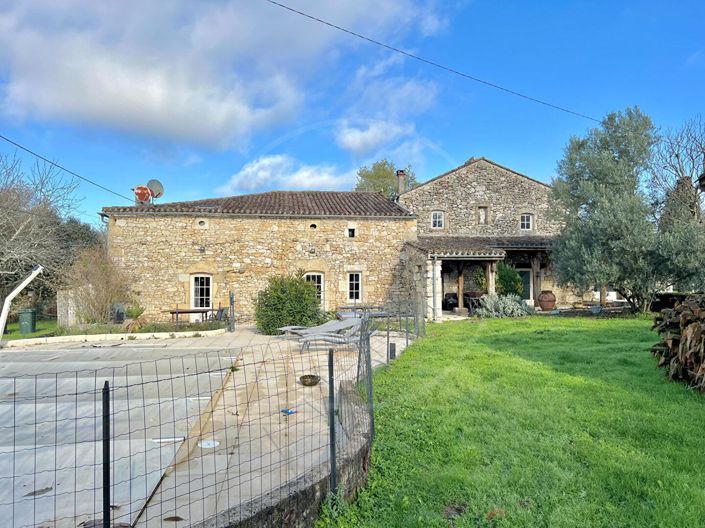 Image No.2-4 Bed House for sale