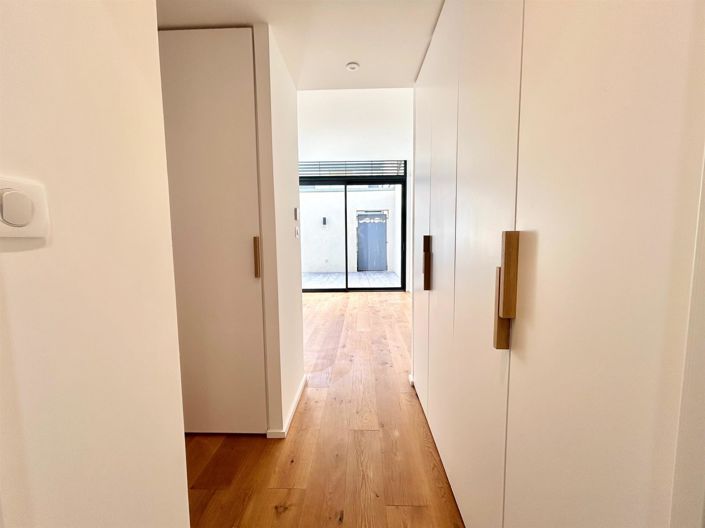 Image No.10-3 Bed Apartment for sale