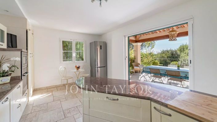 Image No.16-4 Bed House for sale