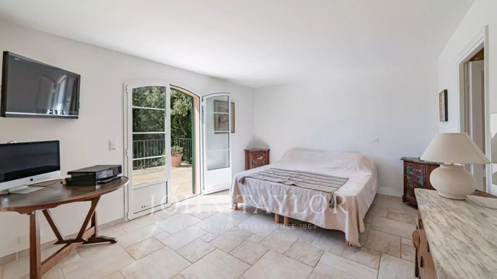 Image No.18-4 Bed House for sale