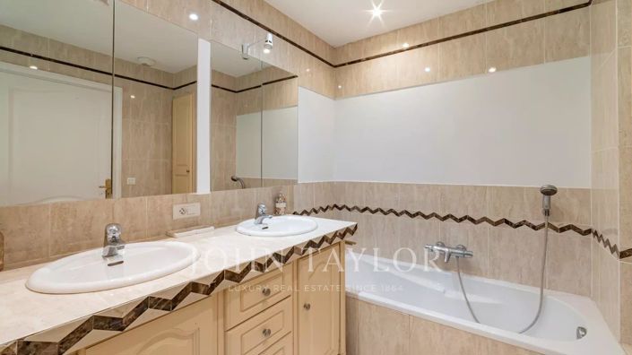 Image No.19-4 Bed House for sale