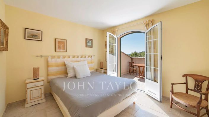 Image No.20-4 Bed House for sale