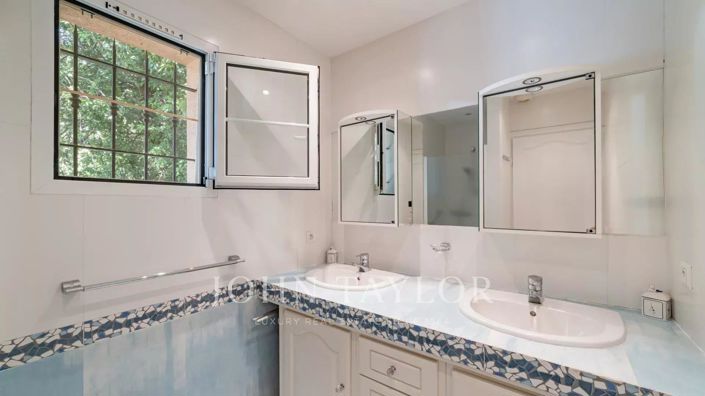 Image No.22-4 Bed House for sale