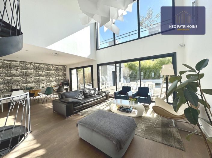 Image No.2-4 Bed House for sale