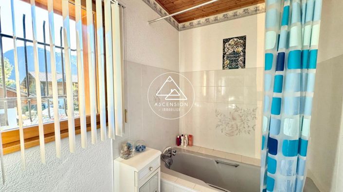 Image No.11-3 Bed House for sale