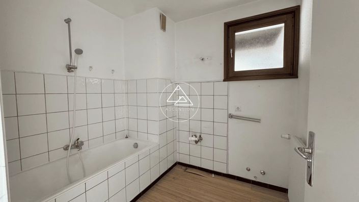 Image No.10-3 Bed Apartment for sale