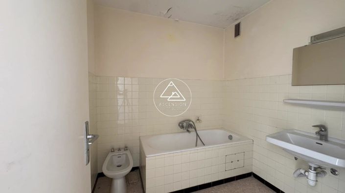 Image No.10-1 Bed Apartment for sale