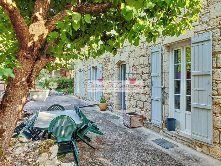 Image No.1-4 Bed House for sale